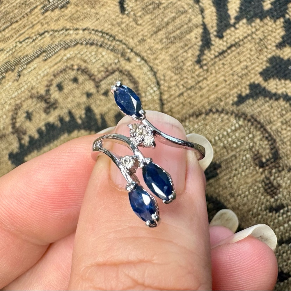 Vintage sterling silver sapphire and clear stones ring. - Picture 10 of 17
